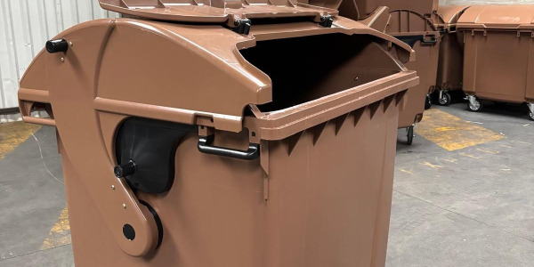 Livraison de bacs 1100 L couvercle dôme